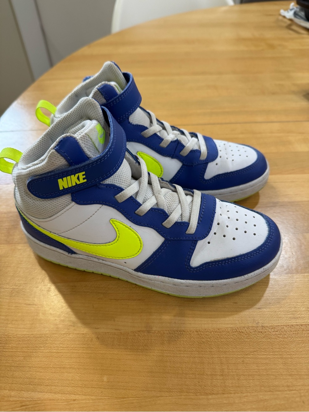 Nike Kids Court Borough Mid-2’s